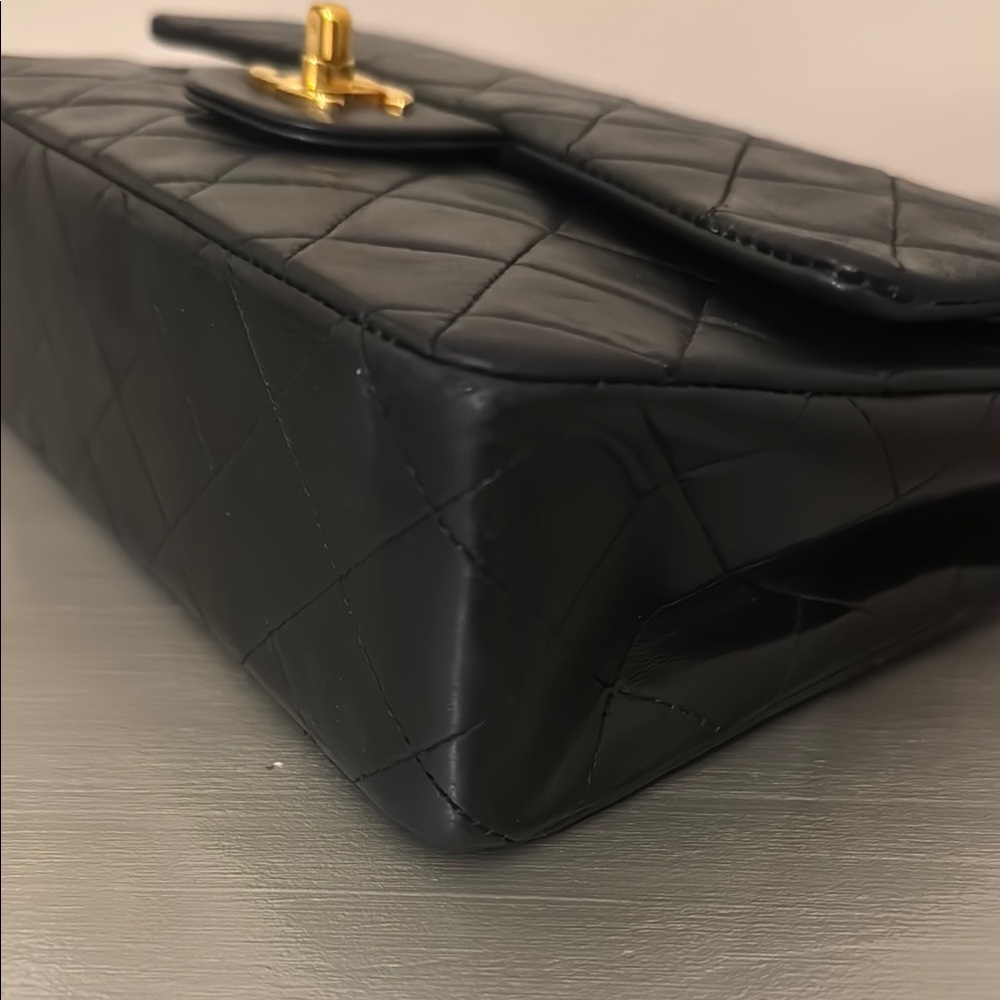 Chanel Classic Double Flap Medium Black Lambskin with 24k gold plate hardware - Picture 4 of 16